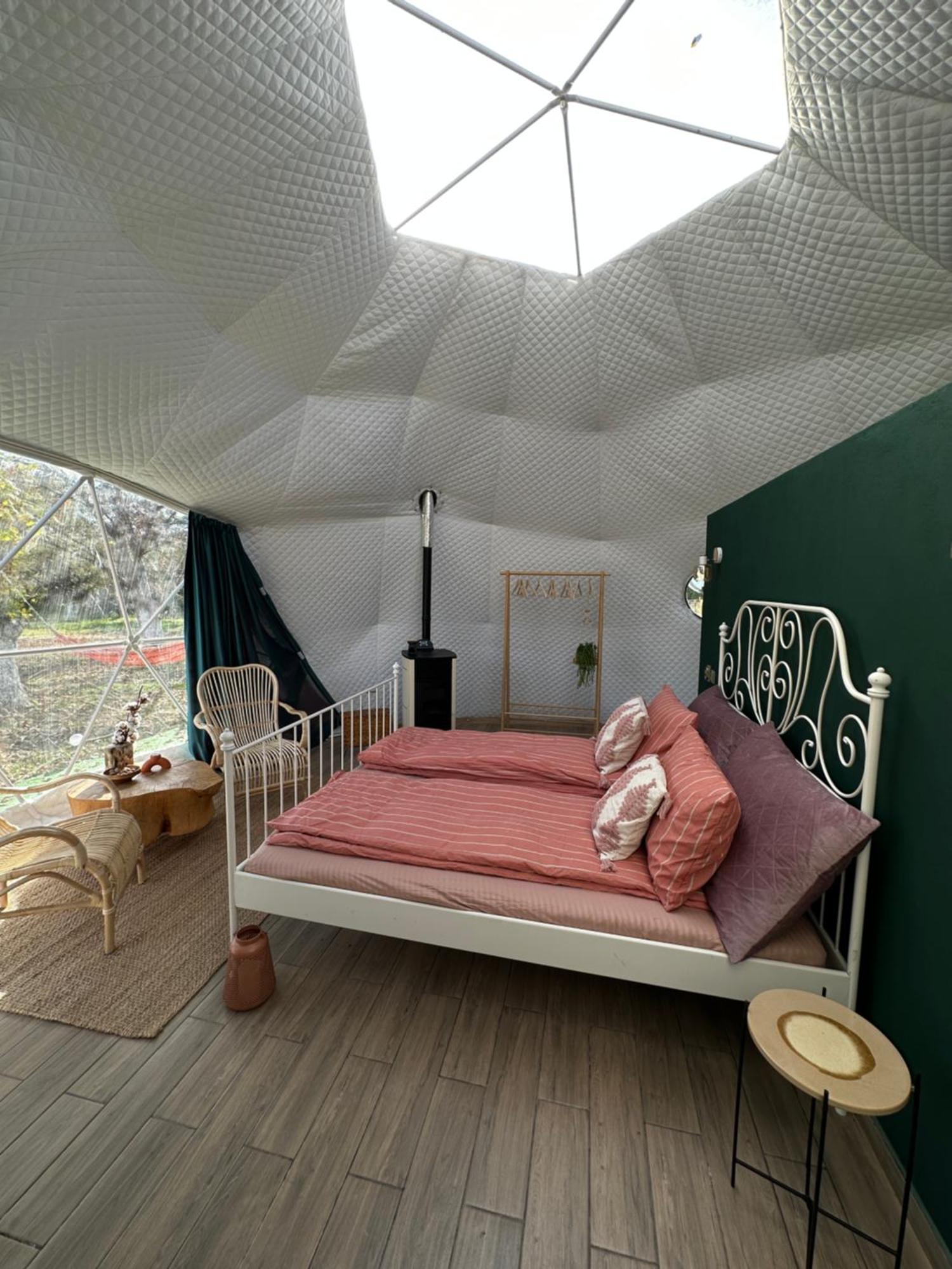 Hotel The Frog Glamping Horezu Exterior foto